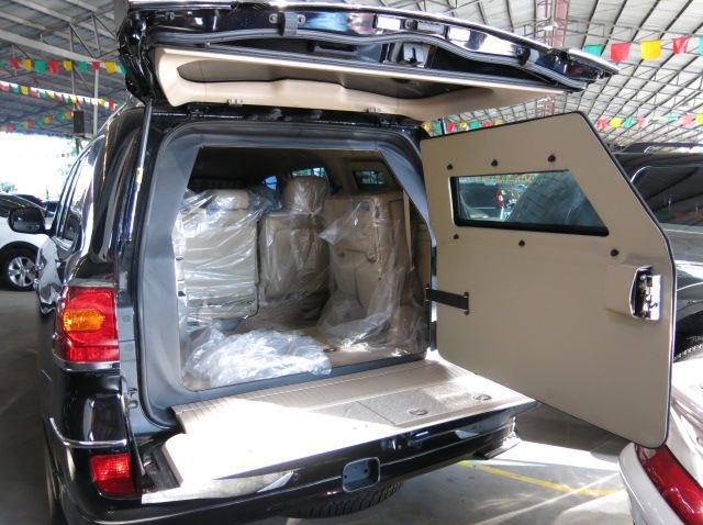 2016 Toyota Land Cruiser pictures