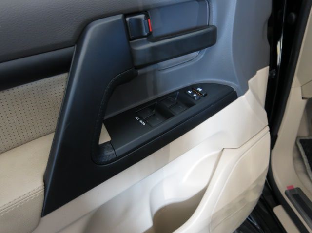 2016 Toyota Land Cruiser pictures