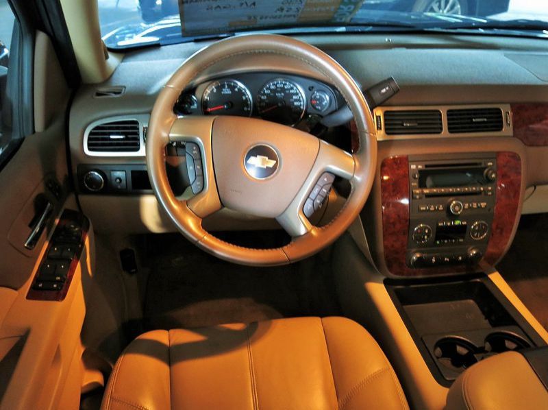 2010 Chevrolet Suburban pictures