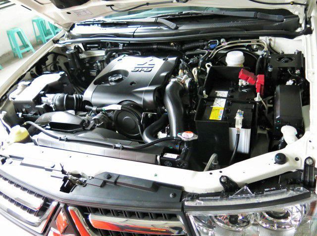 2015 Mitsubishi Montero Sport pictures