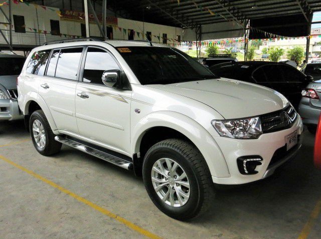 2015 Mitsubishi Montero Sport pictures