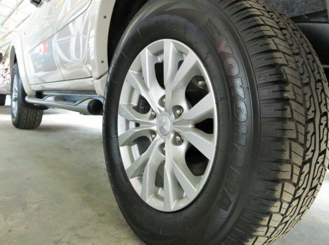 2015 Mitsubishi Montero Sport pictures