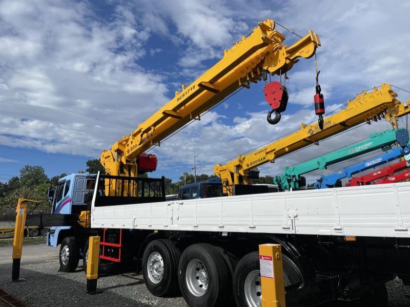 2020 Daewoo 17 Tons Boom Truck/ Cargo Crane Truck pictures