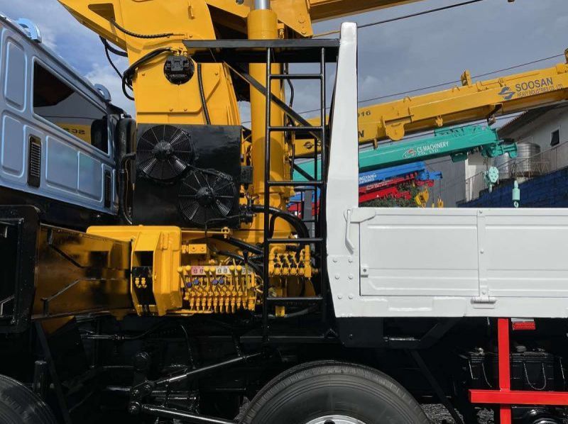 2020 Daewoo 17 Tons Boom Truck/ Cargo Crane Truck pictures