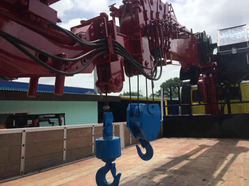 2018 Daewoo Boom Truck / Cargo Crane Truck with Man Lift Basket pictures