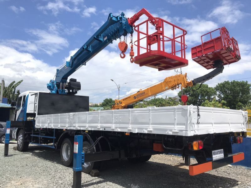 2020 Daewoo BOOM TRUCK WITH MAN LIFT/ CARGO CRANE TRUCK pictures