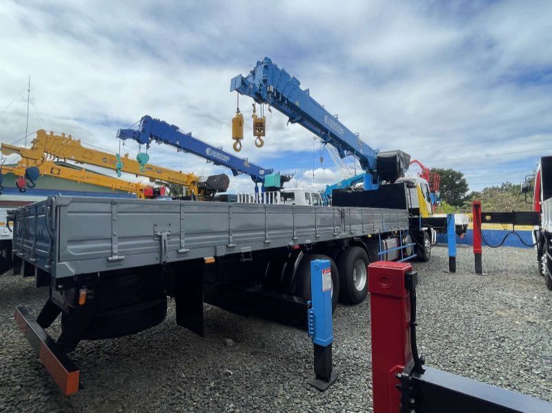 2020 Daewoo 10 Tons Boom Truck/ Cargo Crane Truck pictures