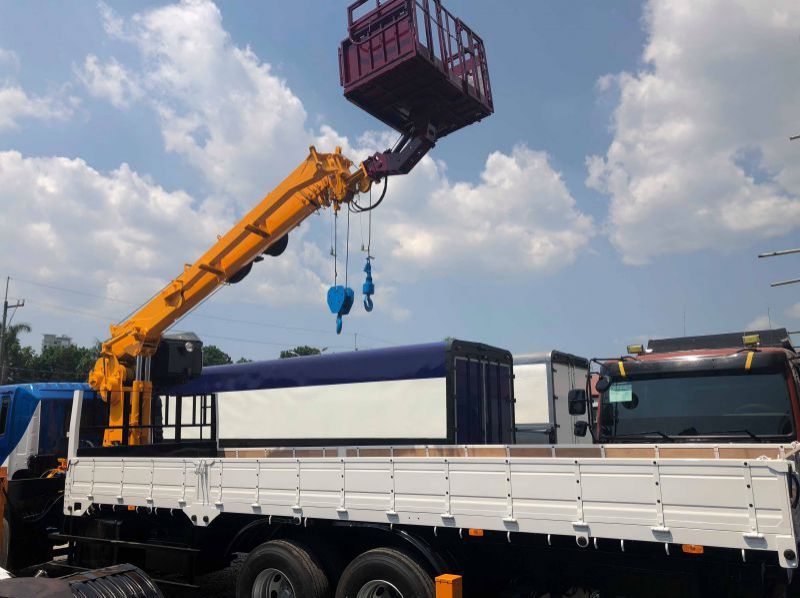 2017 Hyundai Boom Truck / Cargo Crane Truck pictures