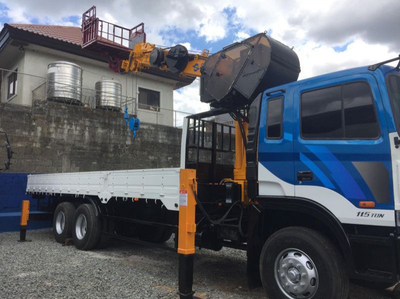 2017 Hyundai Boom Truck / Cargo Crane Truck pictures
