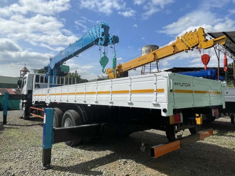 2020 Daewoo 10 Tons Boom Truck/ Cargo Crane Truck pictures