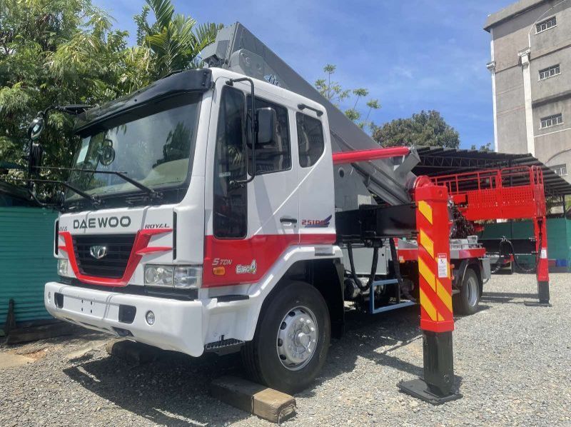 2020 Daewoo 45 Meters Man Lift Truck pictures