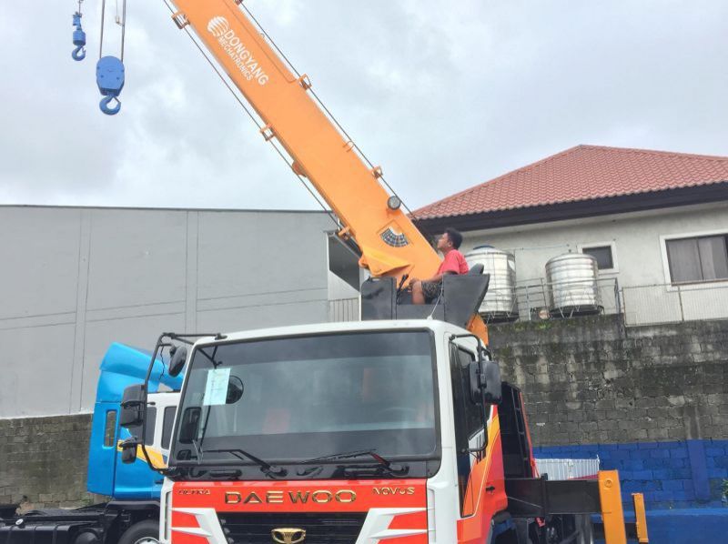 2018 Daewoo Boom Truck / Cargo Crane Truck / Truck Mounted Crane pictures