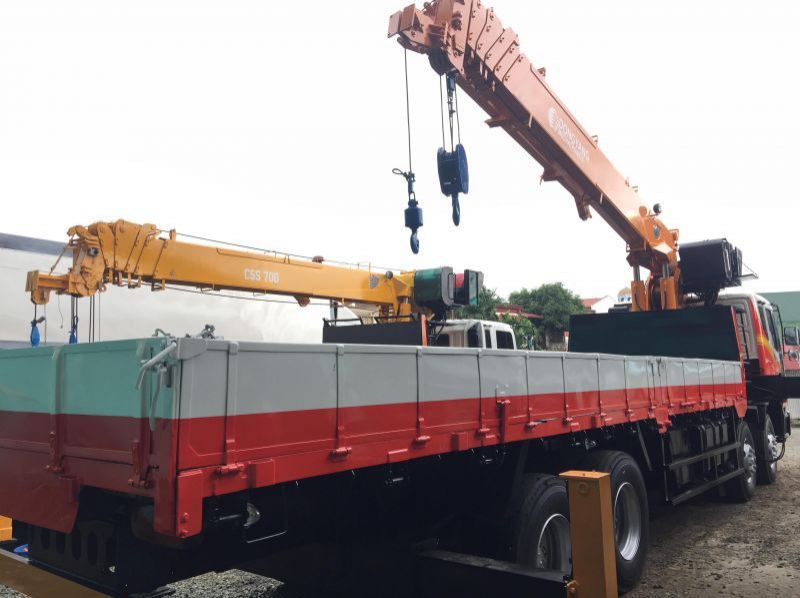2018 Daewoo Boom Truck / Cargo Crane Truck / Truck Mounted Crane pictures