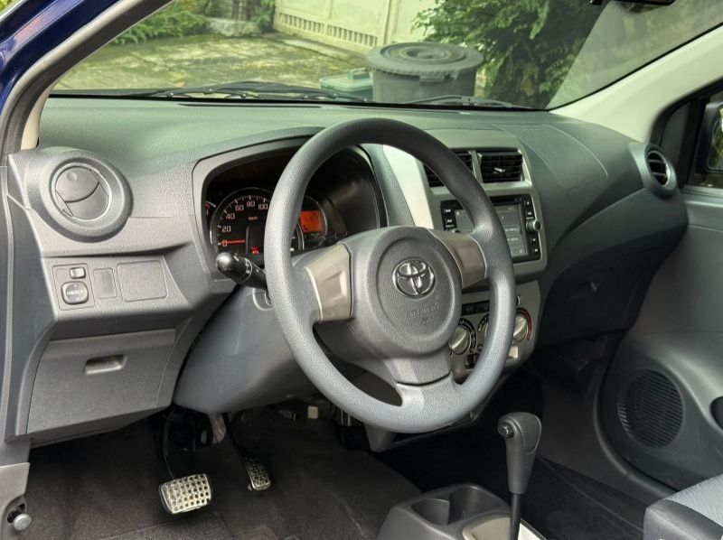 2016 Toyota Wigo 1.0 G CVT pictures