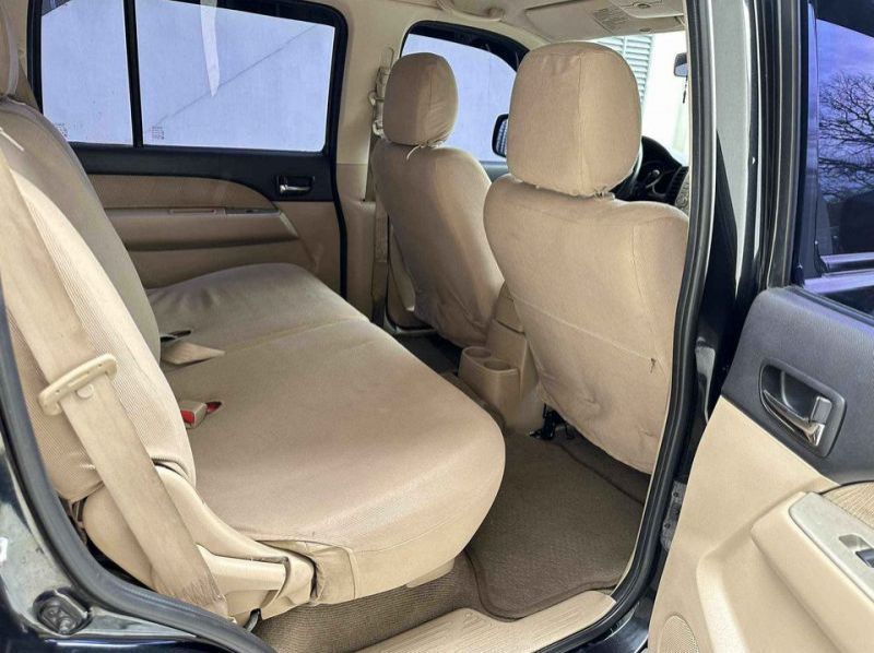 2012 Ford EVEREST 4x2 pictures