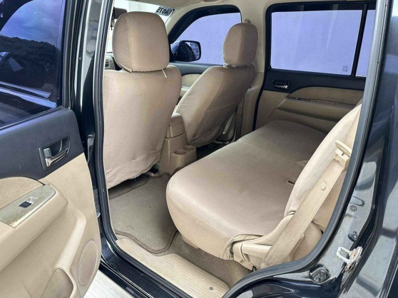 2012 Ford EVEREST 4x2 pictures