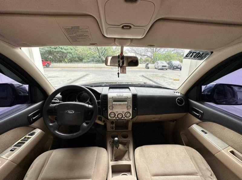 2012 Ford EVEREST 4x2 pictures