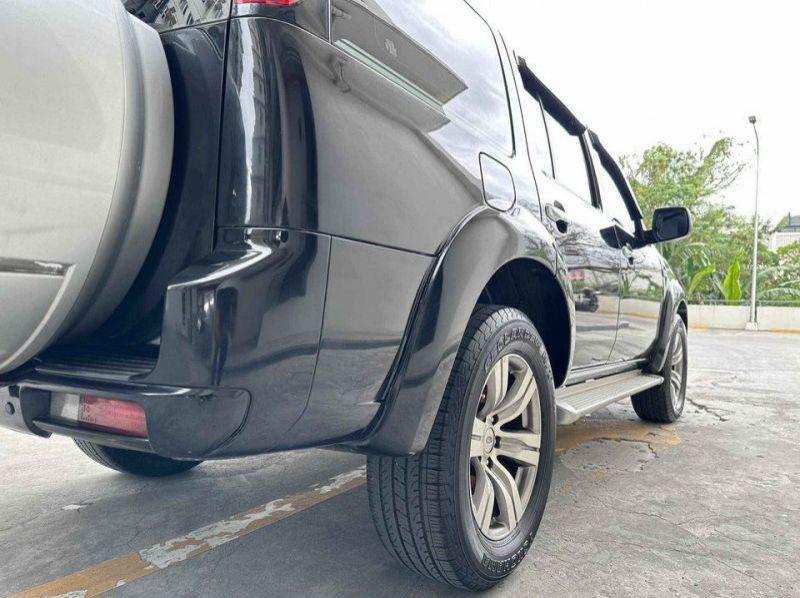 2012 Ford EVEREST 4x2 pictures