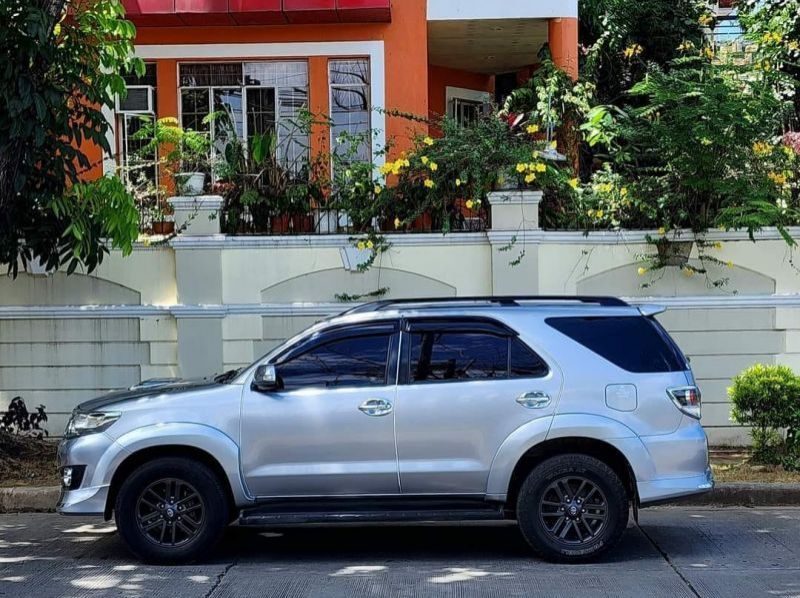 2015 Toyota Fortuner V pictures