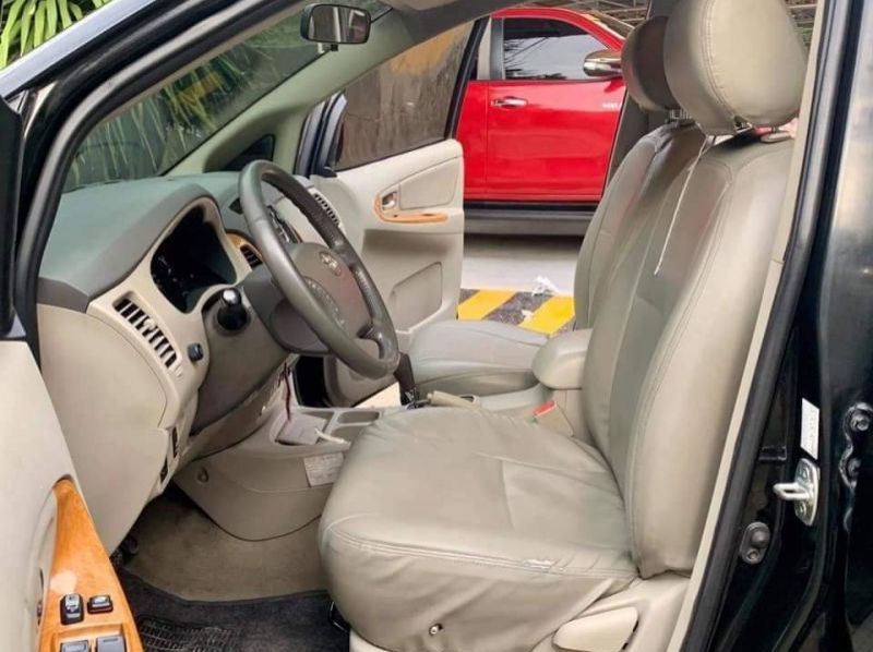 2010 Toyota Innova V pictures