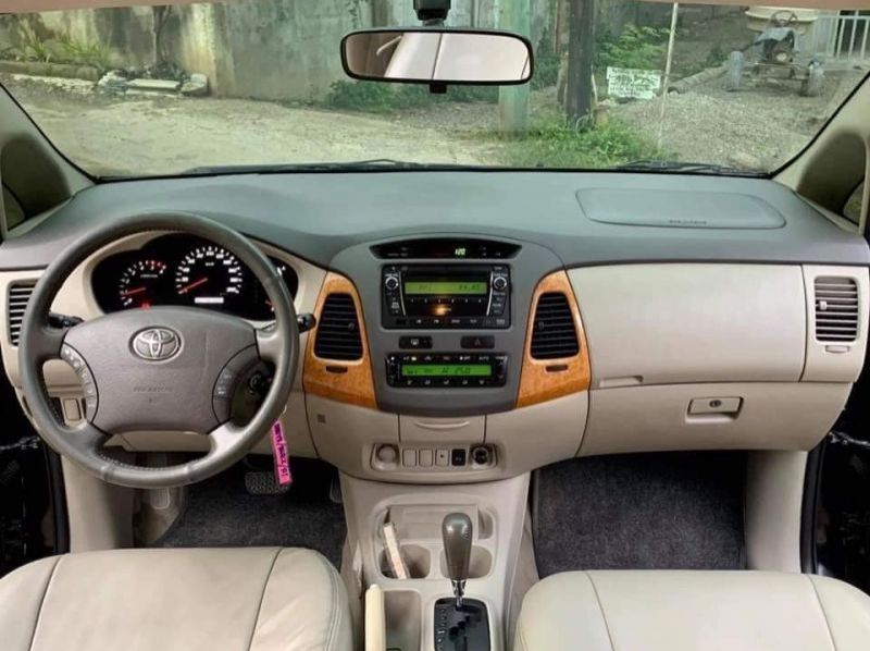 2010 Toyota Innova V pictures
