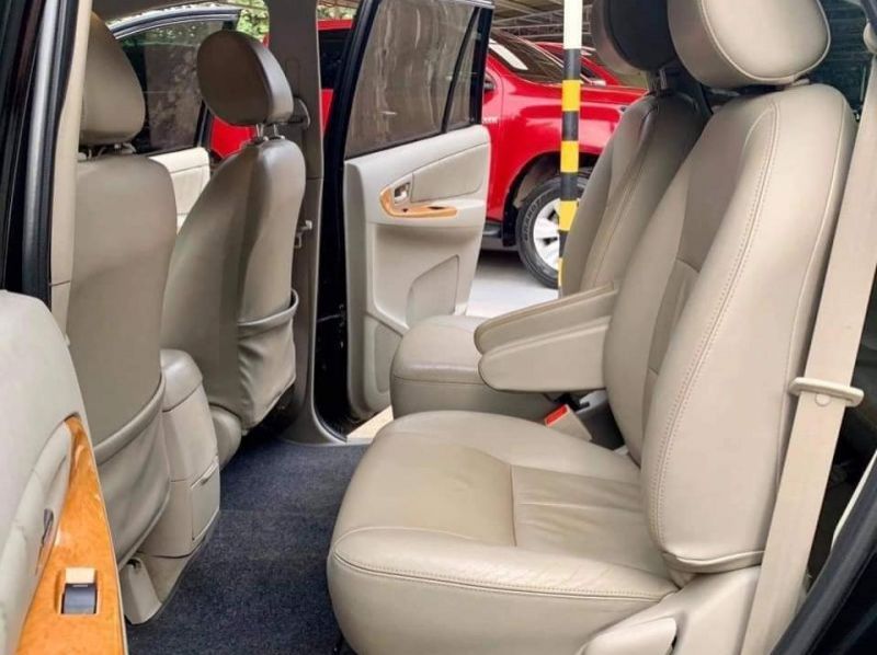 2010 Toyota Innova V pictures