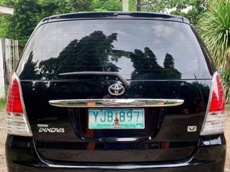 2010 Toyota Innova V pictures