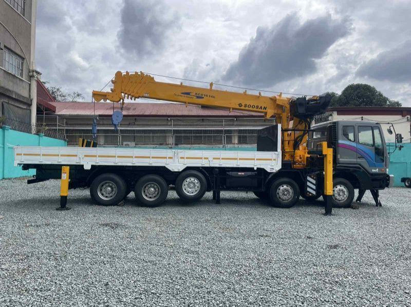 2022 Daewoo BOOM TRUCK pictures