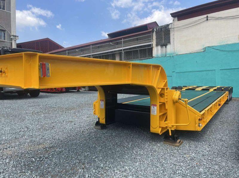 Used HYUNDAI LOW BED TRAILER  for sale in Quezon City, Philippines