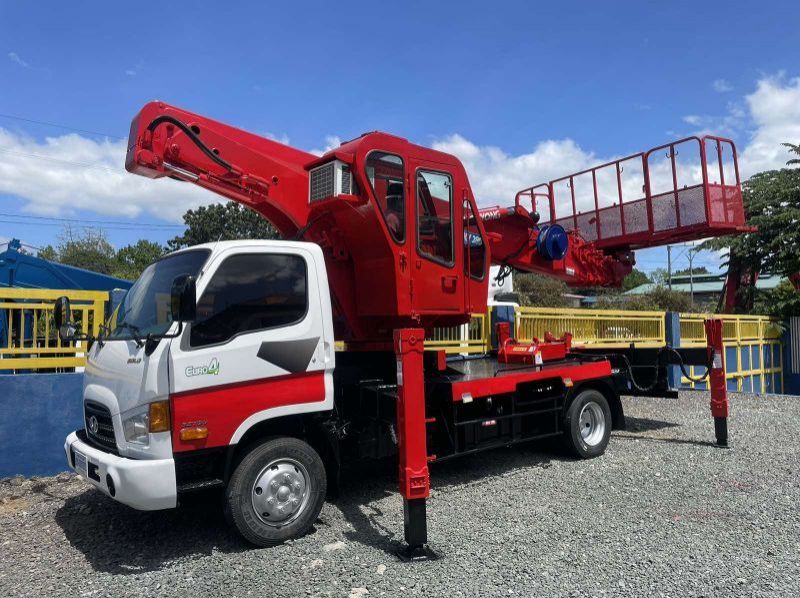 Used Hyundai 28 meters man lift truck  for sale in Quezon City, Philippines