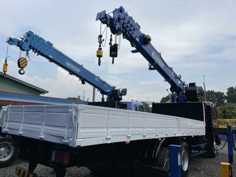 2022 Hyundai BOOM TRUCK pictures