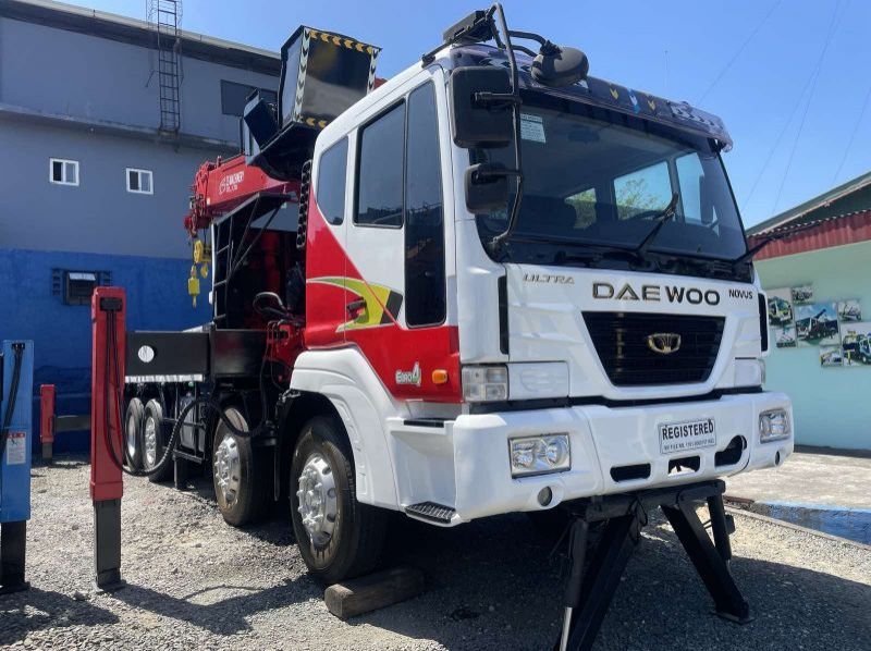 2022 Daewoo BOOM TRUCK pictures
