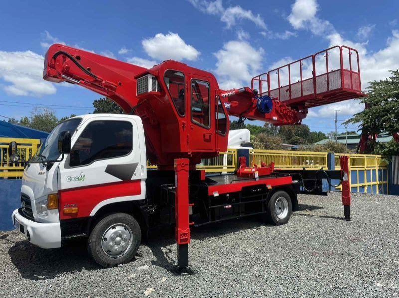2022 Hyundai MAN LIFT TRUCK pictures