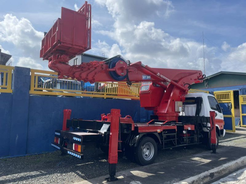 2022 Hyundai MAN LIFT TRUCK pictures