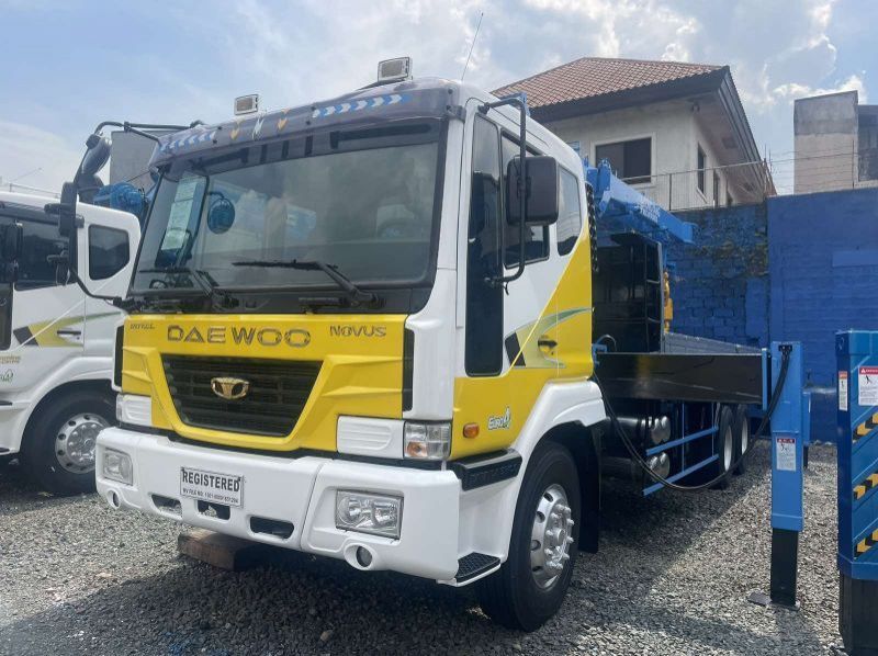 2022 Daewoo BOOM TRUCK pictures