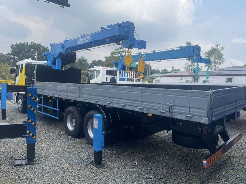 2022 Daewoo BOOM TRUCK pictures