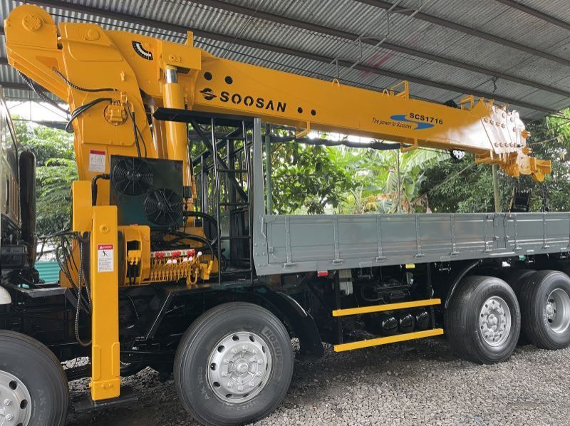 2023 Daewoo BOOM TRUCK pictures