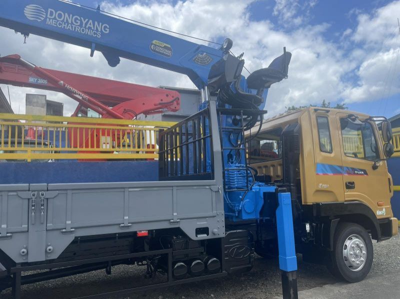 2022 Hyundai BOOM TRUCK pictures