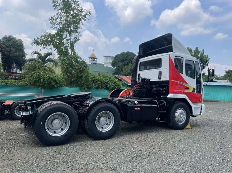 2018 Daewoo TRACTOR HEAD pictures