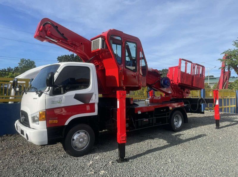 2022 Hyundai 28 meters man lift truck pictures