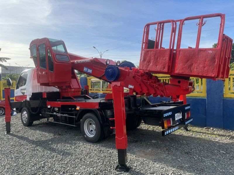 2022 Hyundai 28 meters man lift truck pictures