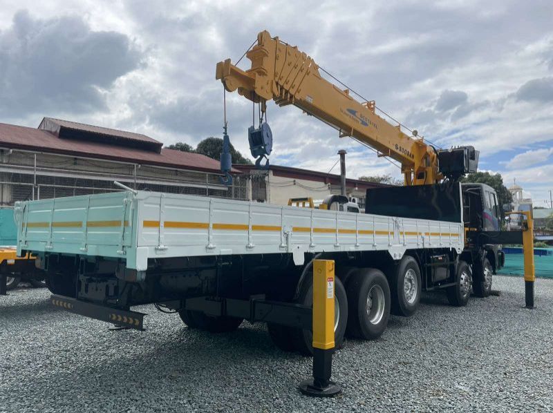 2022 Daewoo BOOM TRUCK pictures