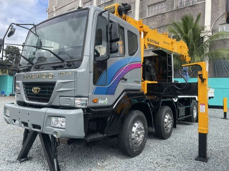 2022 Daewoo BOOM TRUCK pictures