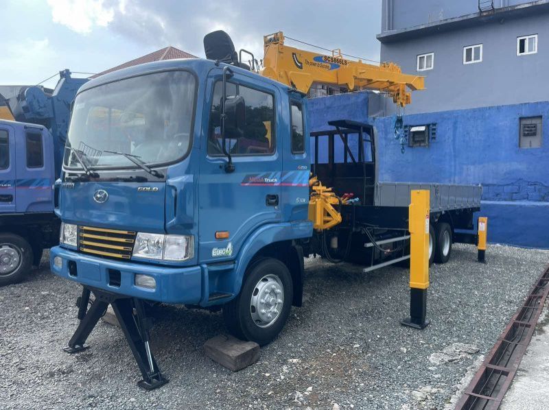 Used Hyundai BOOM TRUCK  for sale in Quezon City, Philippines