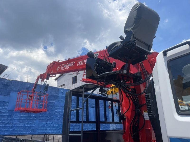 2022 Hyundai BOOM TRUCK pictures