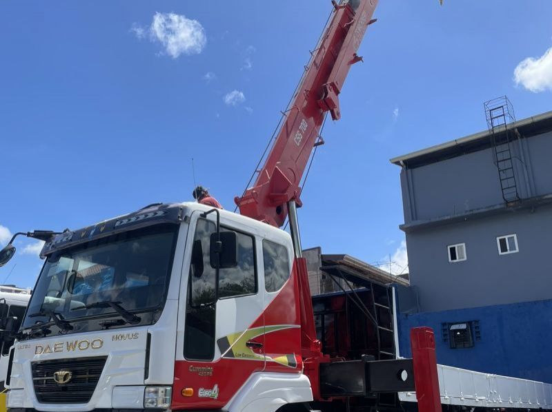2022 Daewoo BOOM TRUCK pictures