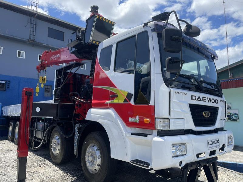 2022 Daewoo BOOM TRUCK pictures