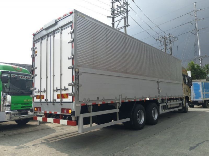 2019 Shacman x3000 6x2 10 wheeler 32-foot aluminum wing van truck new for sale sinotruk howo dongfeng faw pictures