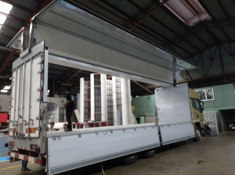 2019 Shacman x3000 6x2 10 wheeler 32-foot aluminum wing van truck new for sale sinotruk howo dongfeng faw pictures