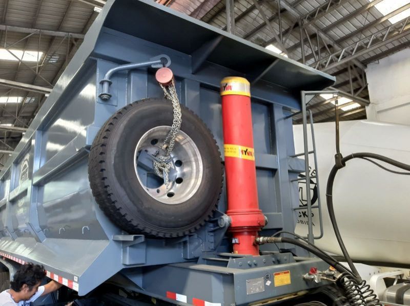 2023 Sobida 36 cubic meter tri-axle 12-wheel new for sale shacaman sinotruk howo dongfeng faw pictures